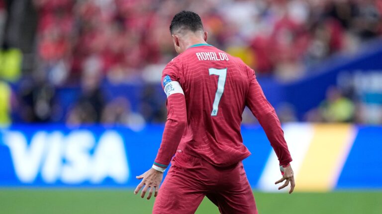 Ronaldo historia — Portugal 5-0 Uzbekistan — photo: SportsLeo