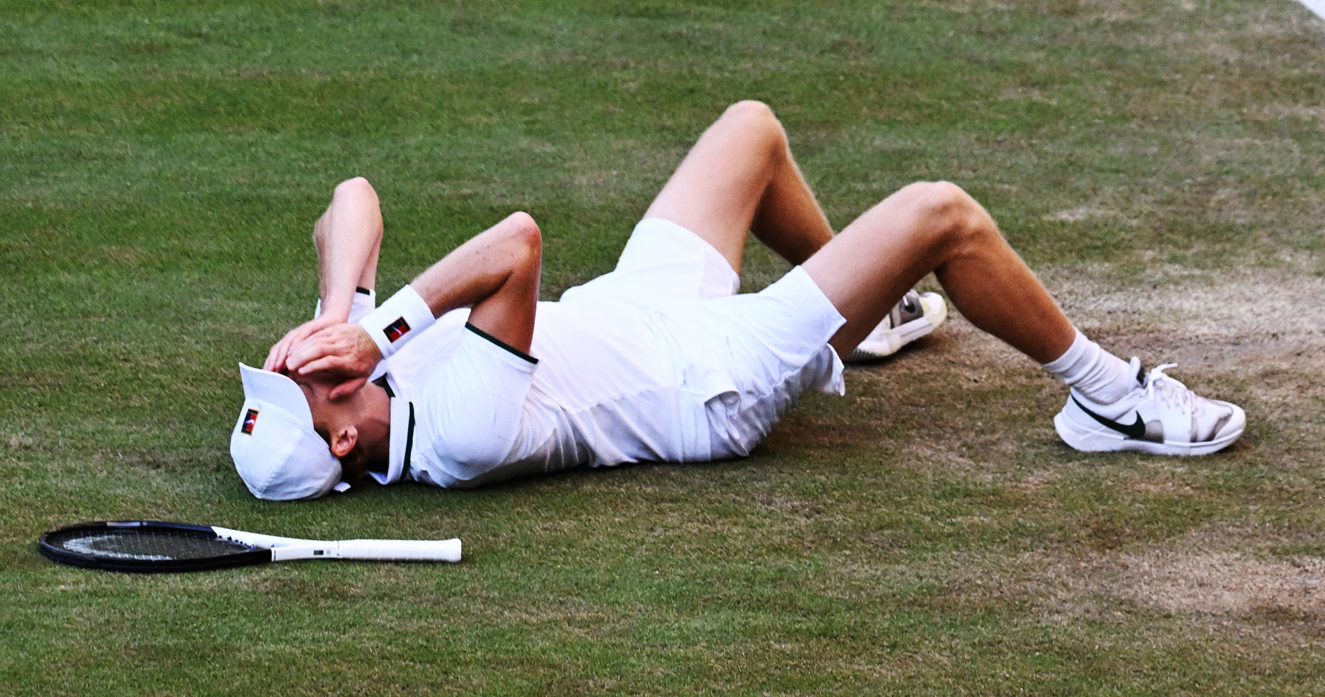 Jannik Sinner Wimbledon: The Hilarious Balcony Moment and the SW19 Trophy Rule Explained 5 Jannik Sinner Wimbledon
