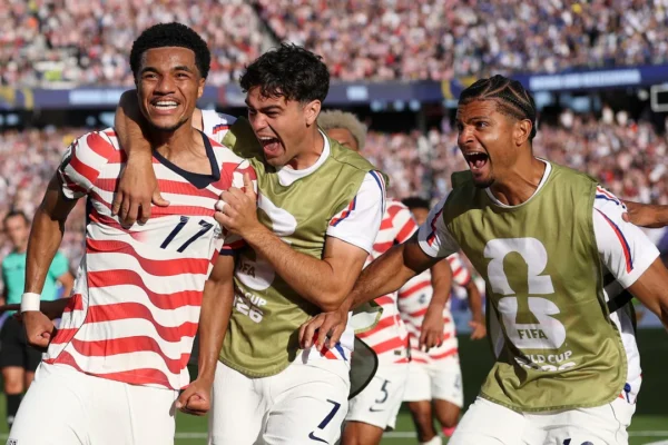 USA players celebrating