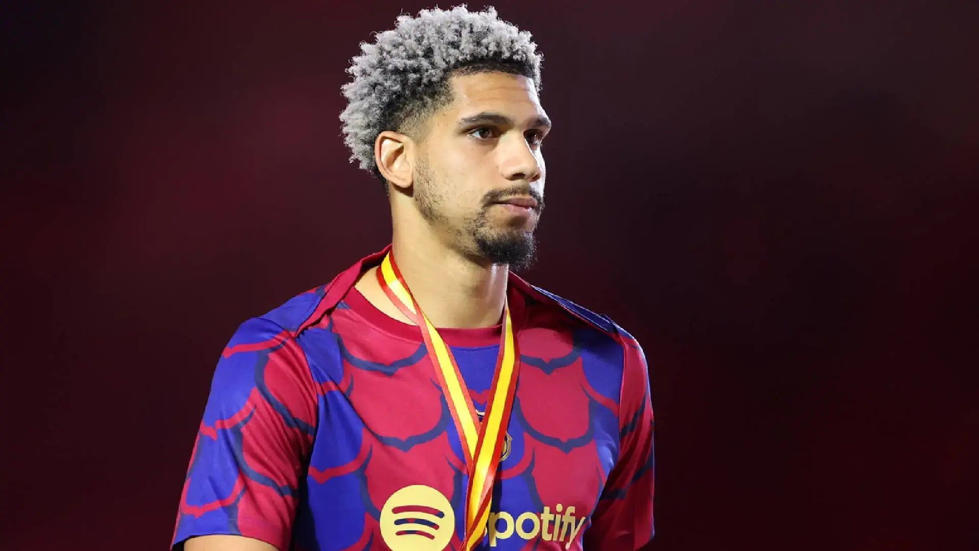 Ronald Araujo Liverpool Move Confirmed: Reds Sign Barcelona Defender on Loan with £47.14m Option 2 Ronald Araujo with a medal