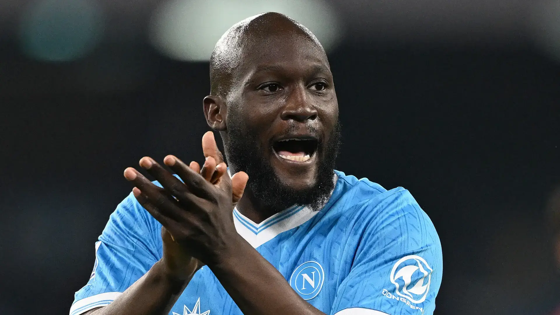 Romelu Lukaku clapping