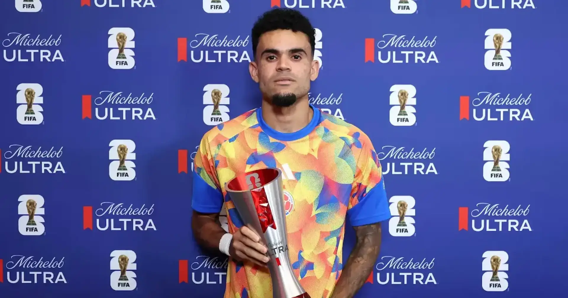 Luis Díaz Net Worth: How the Colombian Star Built a $20M Fortune 3 Luis Diaz receiving an award