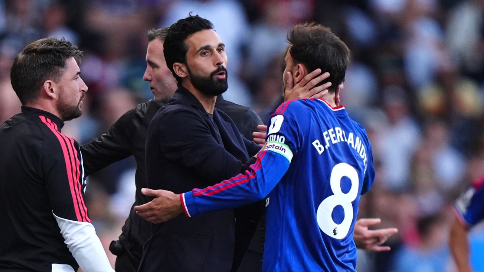 Fulham vs Man Utd: Matheus Cunha Strikes Late to Rescue 1-1 Draw at Craven Cottage 2 Arbeloa and Bruno Fernandes after the game