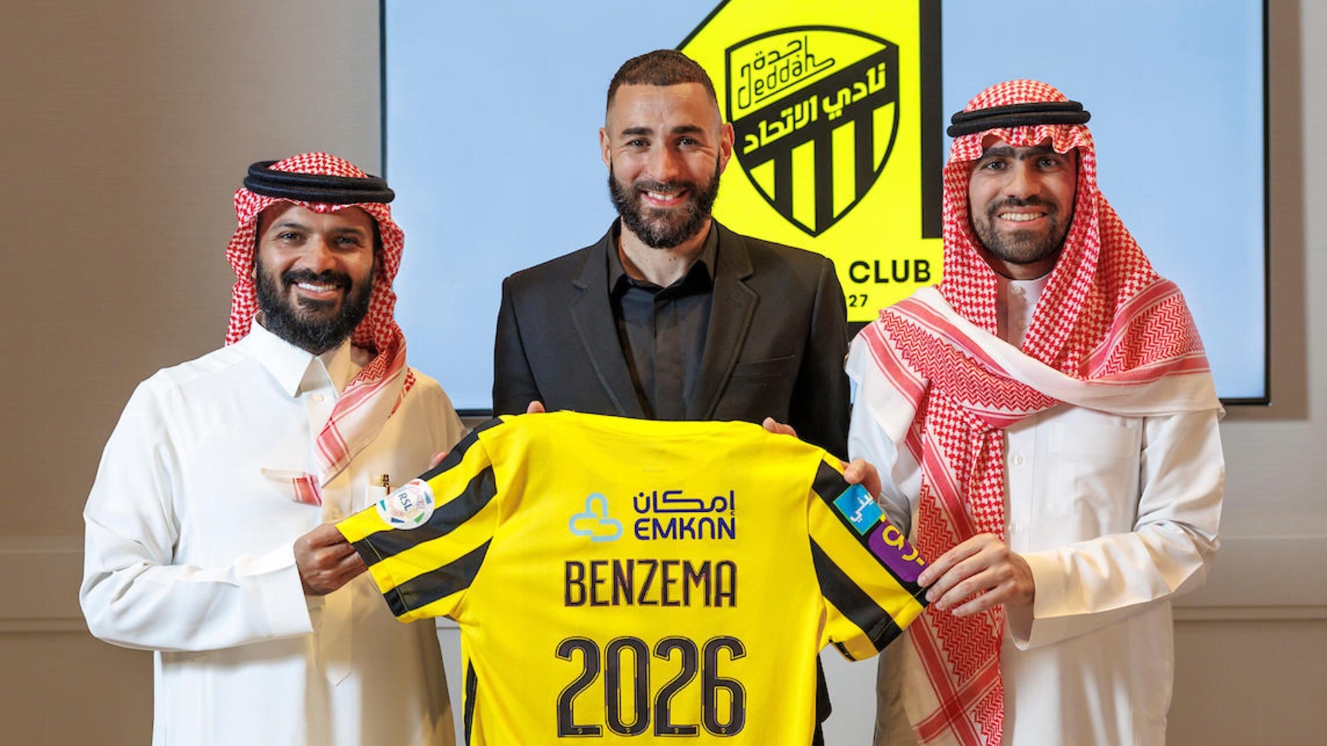 Inside Karim Benzema’s $350M Net Worth: Saudi Millions, Luxury Endorsements, and Villa Empire 3 Karim Benzema being welcomed at Al Hilal