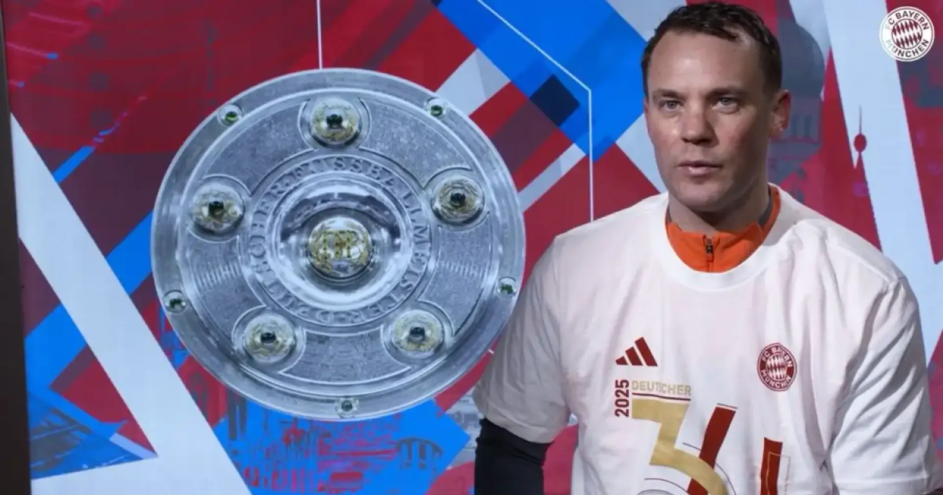 Manuel Neuer in a press