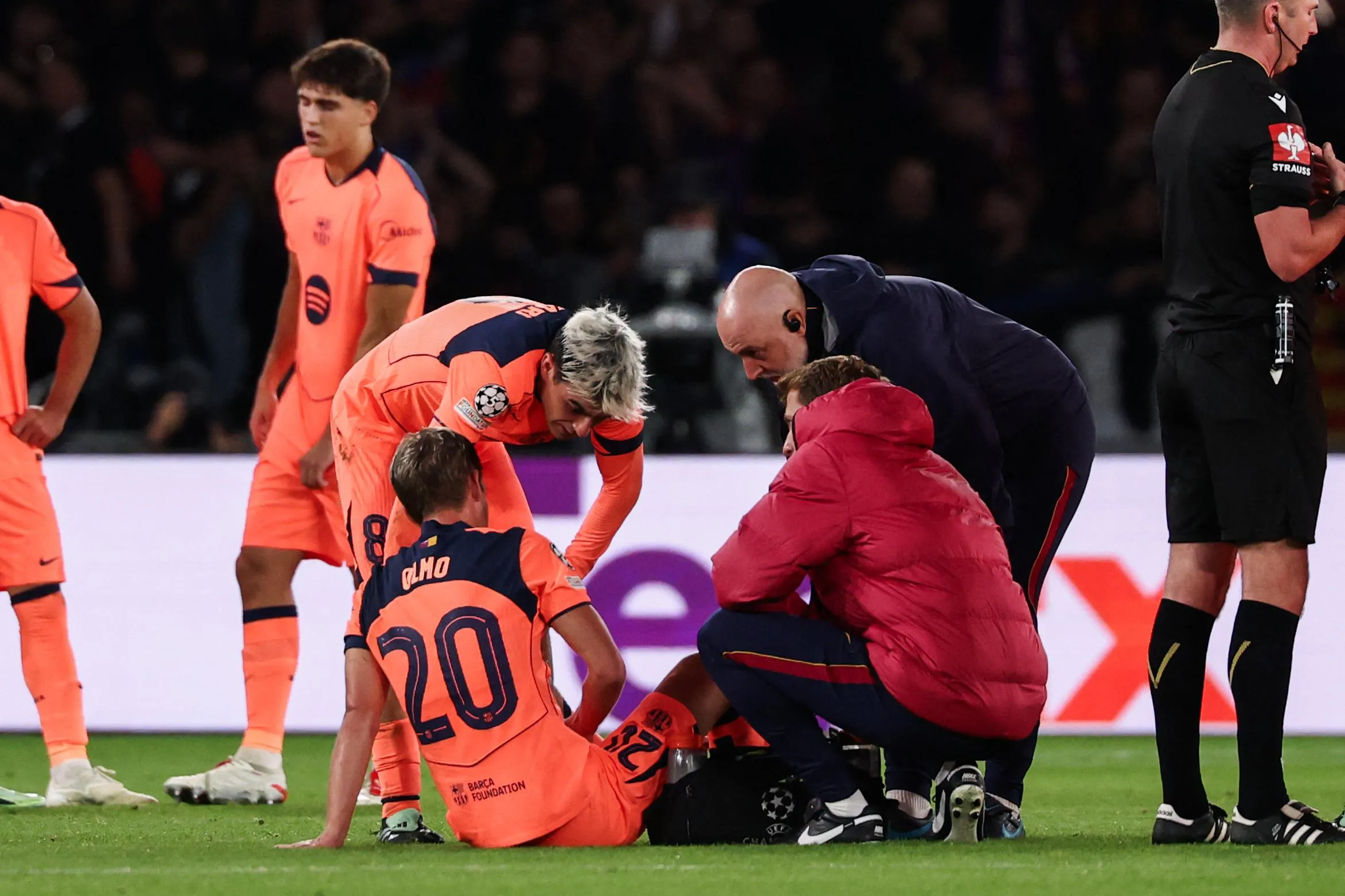 PSG vs Barcelona 4–2: Late Vitinha and Ruiz Strikes End Catalans' Unbeaten Streak 2 Dani Olmo injury