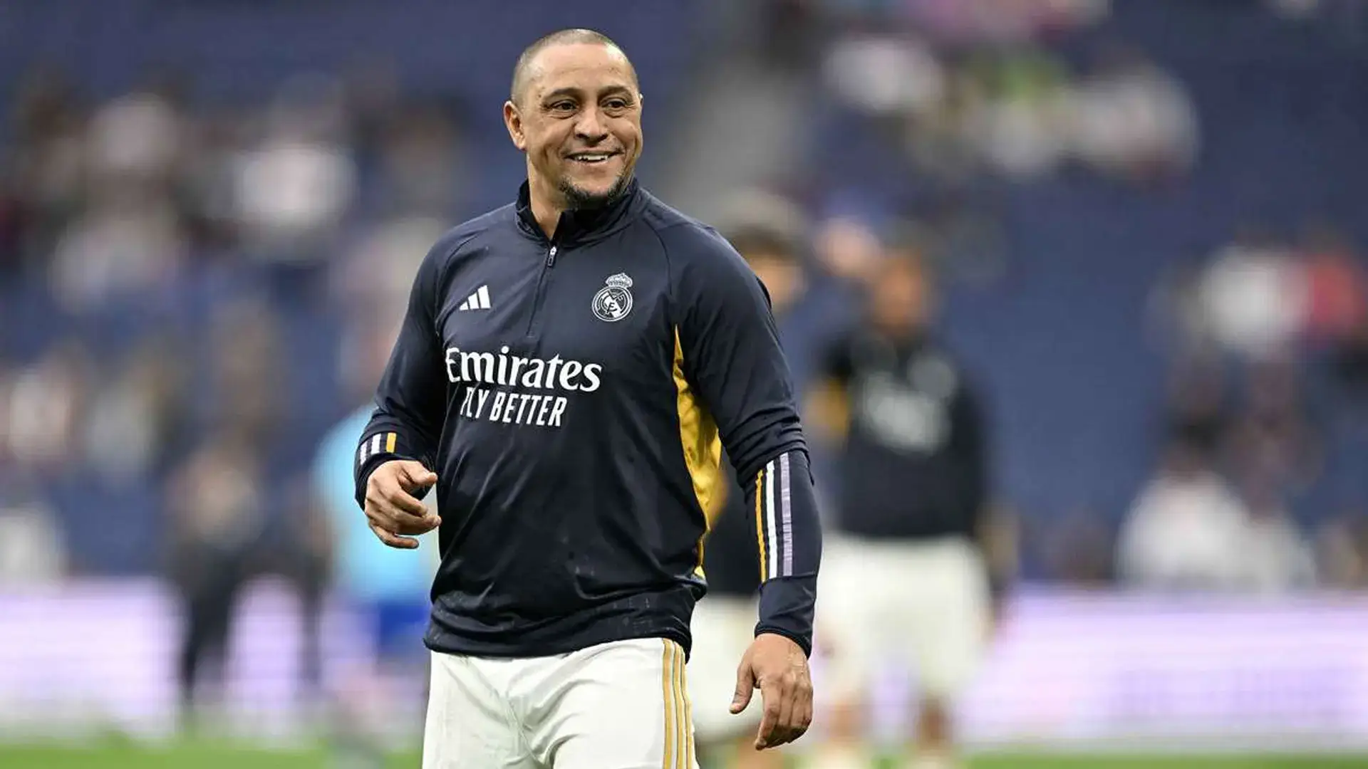 Roberto Carlos smilling